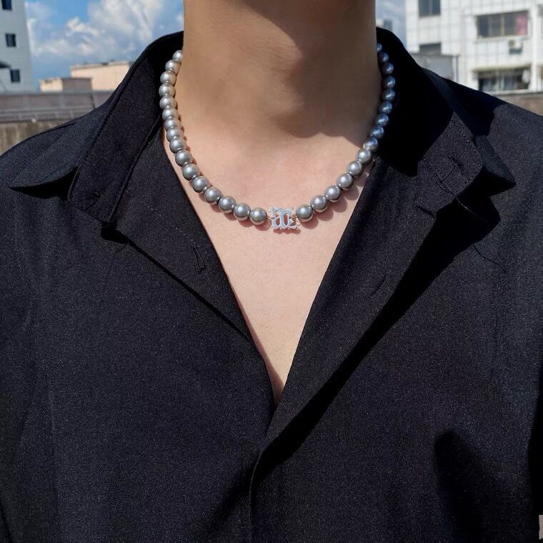 Men’s Fashionable & Versatile Grey Pearl Letter Necklace – Minimalist Beaded Style